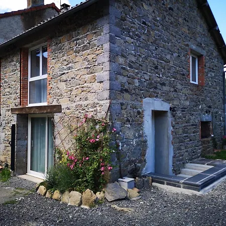Holiday home Les Clematites Au Coeur Des Volcans D'auvergne *