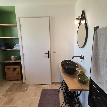 Holiday home Les Clematites Au Coeur Des Volcans D'auvergne Saint-Ours (Puy-de-Dome)